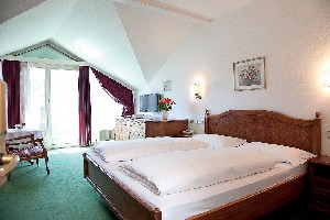 Hotel GRÜNER BAUM wakacje