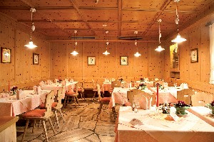 Hotel GRÜNER BAUM wakacje