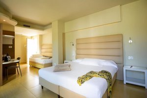 Hotel BLUE BAY RESORT CAPO VATICANO wakacje