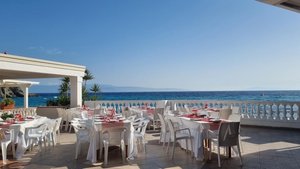 Restaurant/bars
