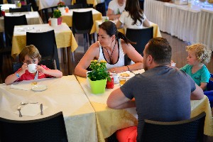 Hotel BELLA PESCHIERA wakacje