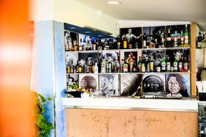 Restaurant/bars