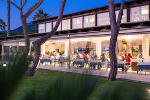 Restaurant/bars