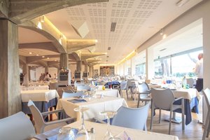 Restaurant/bars