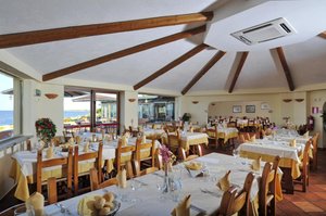 Restaurant/bars