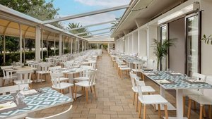 Restaurant/bars