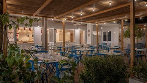 Restaurant/bars