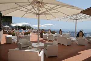 Restaurant/bars