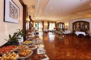 Restaurant/bars