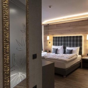 Deluxe Room (MountainView, Balcony)