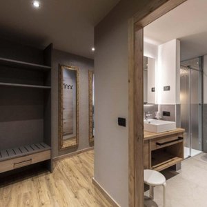 Deluxe Room (MountainView, Balcony)