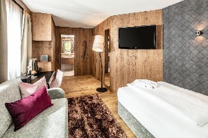 Hotel SCHWARZENSTEIN ALPINE LUXURY SPA RESORT wakacje