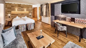 Hotel SCHWARZENSTEIN ALPINE LUXURY SPA RESORT wakacje