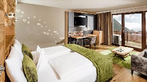 Hotel SCHWARZENSTEIN ALPINE LUXURY SPA RESORT wakacje