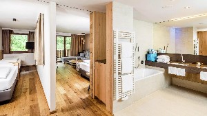 Hotel SCHWARZENSTEIN ALPINE LUXURY SPA RESORT wakacje