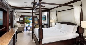 1R - Sundowner Swim up Beachfront One Bedroom Butl
