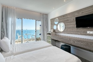twin double room sea view