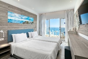 twin double room sea view