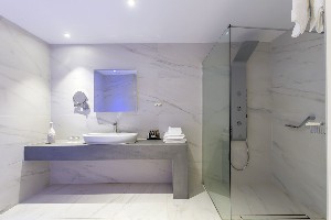 Family Junior Suite with divider 