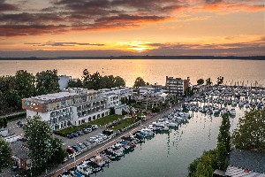 Hotel YACHT WELLNESS & BUSINESS SIOFOK wakacje