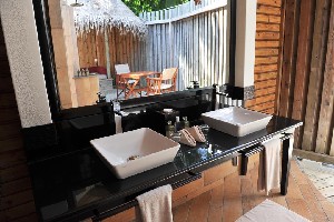 Hotel KOMANDOO ISLAND RESORT & SPA wakacje