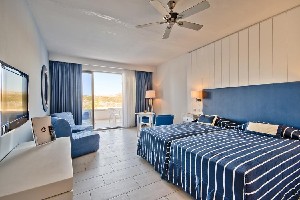 pokój z widokiem na basen