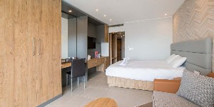 Queen Two Bedroom Family Room with SeaView