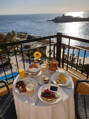 Hotel CORINTHIA ST. GEORGE'S BAY wakacje