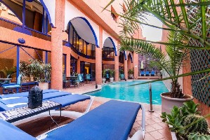 Hotel LES TROIS PALMIERS wakacje