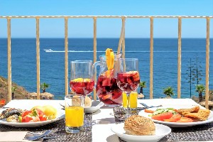 śniadanie na balkonie