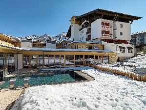 Hotel FALKENSTEINER FAMILIENHOTEL SONNENALPE  SE SKIPASEM wakacje