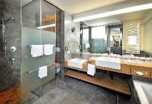 Hotel FALKENSTEINER FAMILIENHOTEL SONNENALPE  SE SKIPASEM wakacje