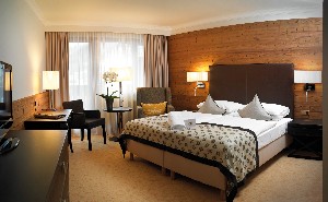 Hotel DAS ALPENHAUS KAPRUN wakacje