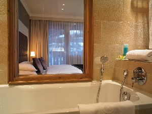 Hotel DAS ALPENHAUS KAPRUN wakacje