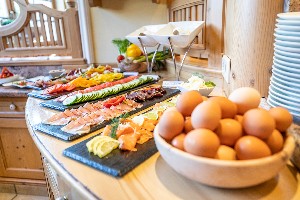 Hotel FAMILIEN- UND WELLNESSHOTEL DER HANNESHOF - DAS MONTANA wakacje