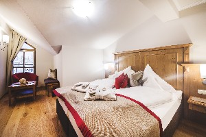 Hotel FAMILIEN- UND WELLNESSHOTEL DER HANNESHOF - DAS MONTANA wakacje
