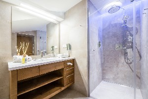 Hotel FAMILIEN- UND WELLNESSHOTEL DER HANNESHOF - DAS MONTANA wakacje