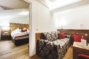 Hotel FAMILIEN- UND WELLNESSHOTEL DER HANNESHOF - DAS MONTANA wakacje