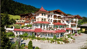 Hotel FAMILIEN- UND WELLNESSHOTEL DER HANNESHOF - DAS MONTANA wakacje