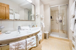 Hotel FAMILIEN- UND WELLNESSHOTEL DER HANNESHOF - DAS MONTANA wakacje