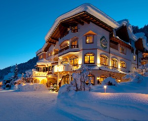 Hotel FAMILIEN- UND WELLNESSHOTEL DER HANNESHOF - DAS MONTANA wakacje