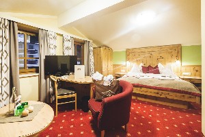 Hotel FAMILIEN- UND WELLNESSHOTEL DER HANNESHOF - DAS MONTANA wakacje