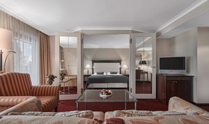 Hotel LEBENBERG SCHLOSSHOTEL wakacje