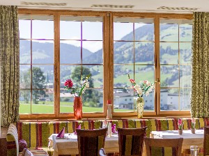 Hotel HARMONY HOTEL HARFENWIRT wakacje