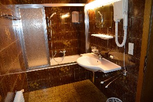 Hotel GÄSTEHAUS LÄRCHENHEIM wakacje