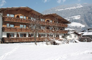 Hotel FIRST MOUNTAIN HOTEL ZILLERTAL wakacje