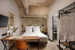 Deluxe Room (Atrium View)