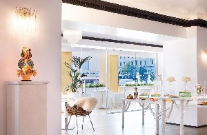 dining room & lounge bar