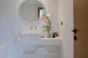 Deluxe Suite (With Jacuzzi)