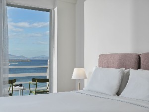 Superior Suite (LateralSeaView)